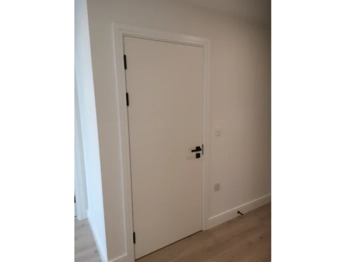 Pilnavidurės klasikinės durys su apvadais - Image 4